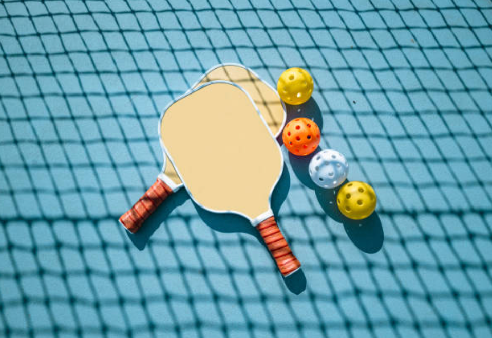 匹克球 (Pickleball) 終極指南:玩法、規則、益處和場地,最適合新手的入門運動!